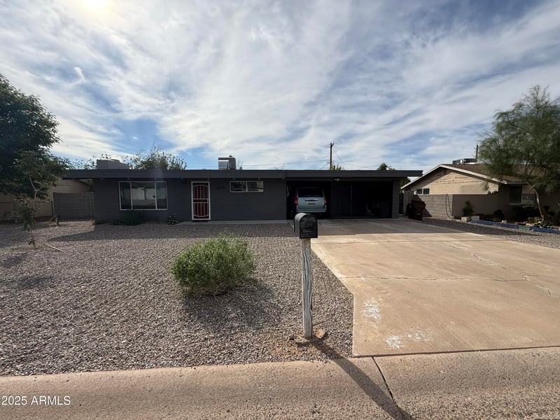 6715 Butte St, Mesa, AZ 85205