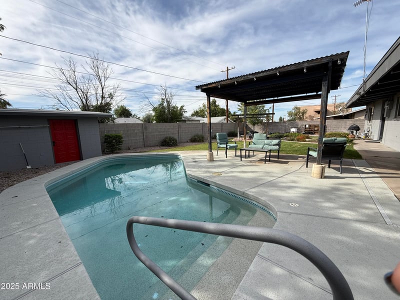 6715 Butte St, Mesa, AZ 85205