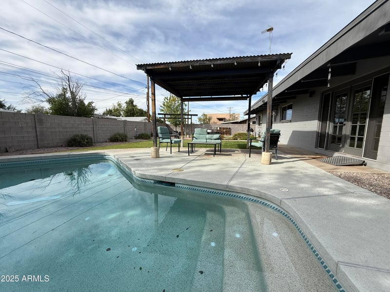 6715 Butte St, Mesa, AZ 85205