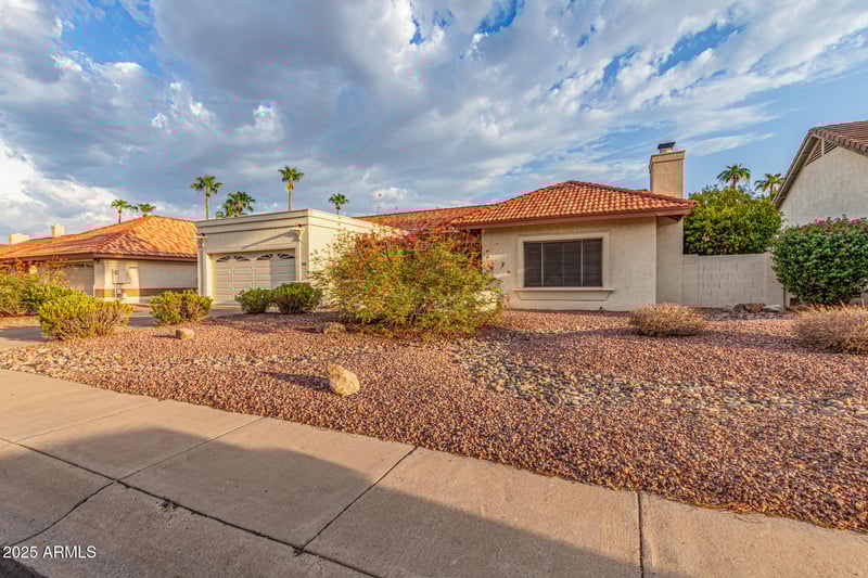 6719 Kerry Ln, Glendale, AZ 85308