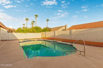 6719 Kerry Ln, Glendale, AZ 85308