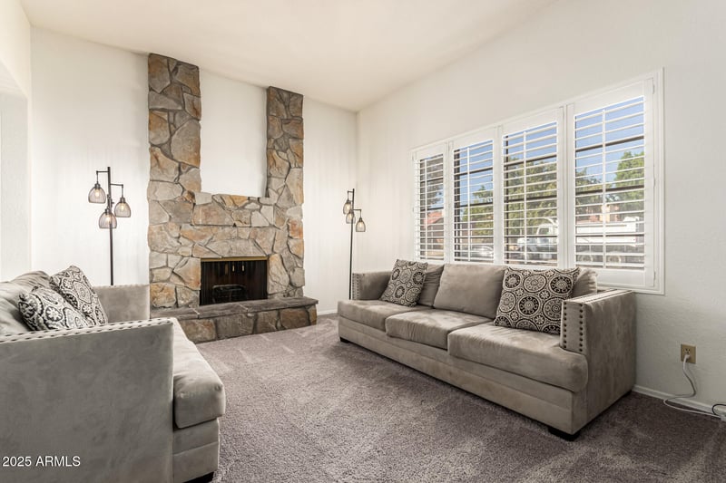 6719 Kerry Ln, Glendale, AZ 85308