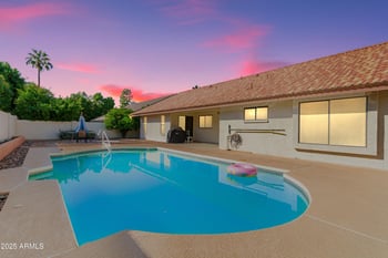 6719 Kerry Ln, Glendale, AZ 85308