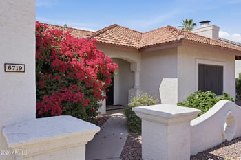 6719 Kerry Ln, Glendale, AZ 85308