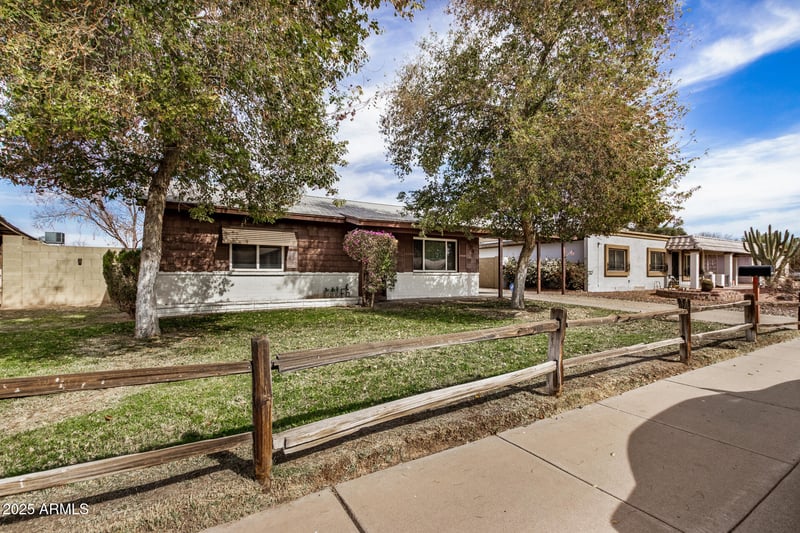 6720 Medlock Dr, Glendale, AZ 85303