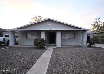 6725 55th Dr, Glendale, AZ 85301