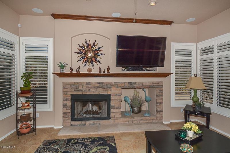 6728 W Crest Ln, Glendale, AZ 85310