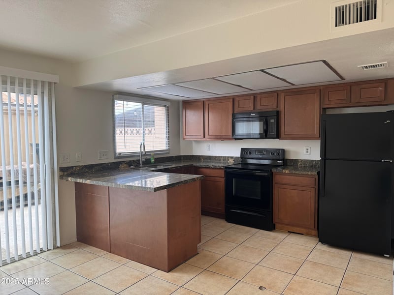 6729 44th Ave, Glendale, AZ 85301