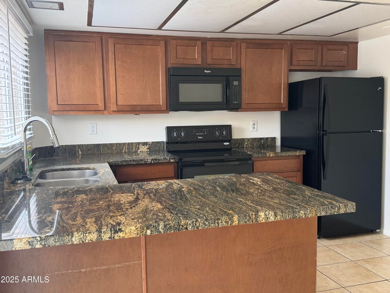 6729 44th Ave, Glendale, AZ 85301