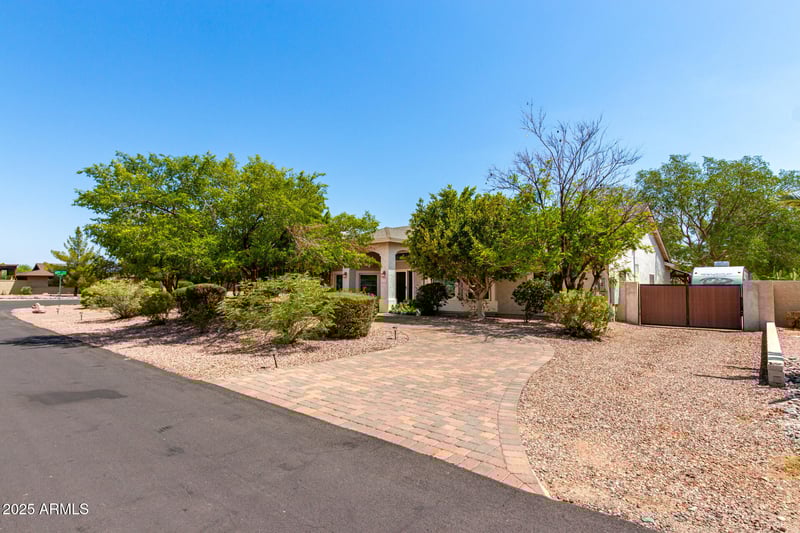 6729 Villa Theresa Dr, Glendale, AZ 85308