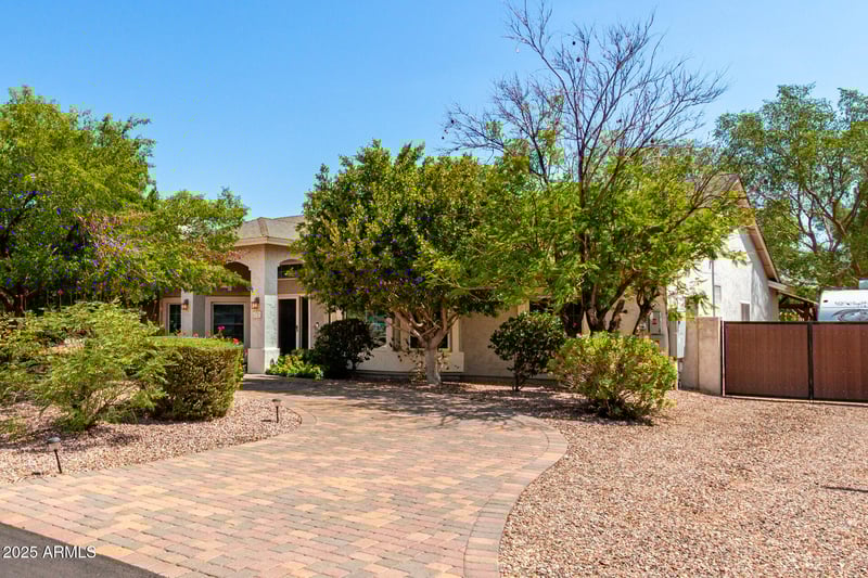 6729 Villa Theresa Dr, Glendale, AZ 85308