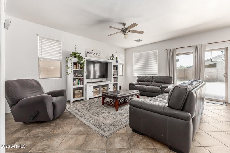 673 Hereford Dr, San Tan Valley, AZ 85143