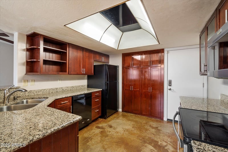 6734 Ruth Ave, Peoria, AZ 85345
