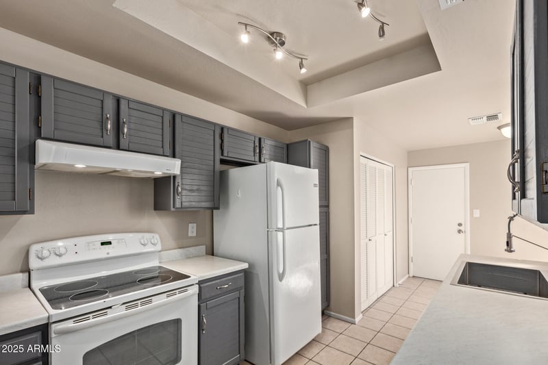 6734 Brittany Ln, Tempe, AZ 85283