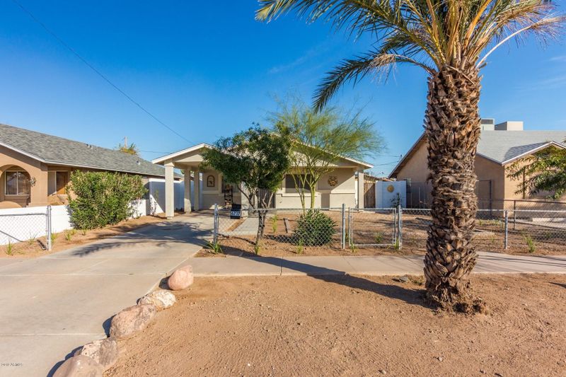 6737 N 55th Dr, Glendale, AZ 85301