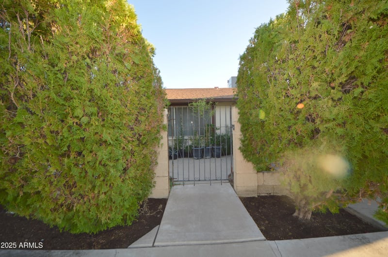 6737 Oregon Ave, Glendale, AZ 85303