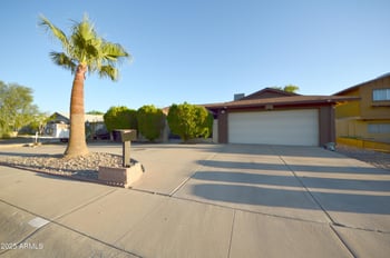6737 Oregon Ave, Glendale, AZ 85303