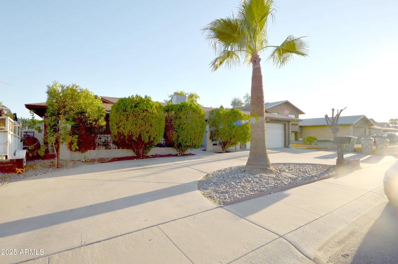 6737 Oregon Ave, Glendale, AZ 85303