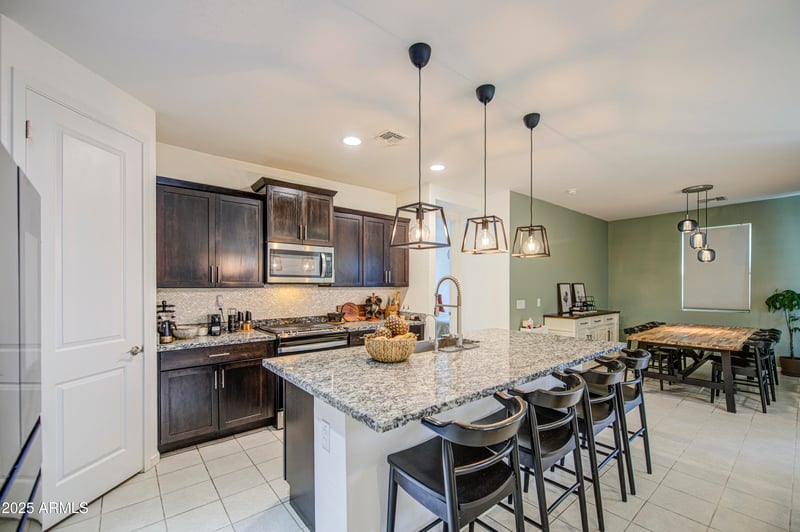 6737 Valley View Dr, Laveen, AZ 85339