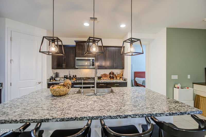 6737 Valley View Dr, Laveen, AZ 85339