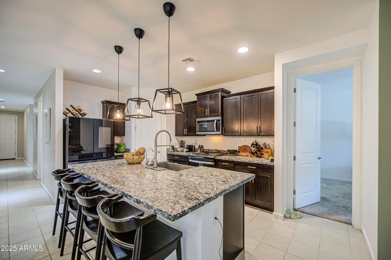 6737 Valley View Dr, Laveen, AZ 85339