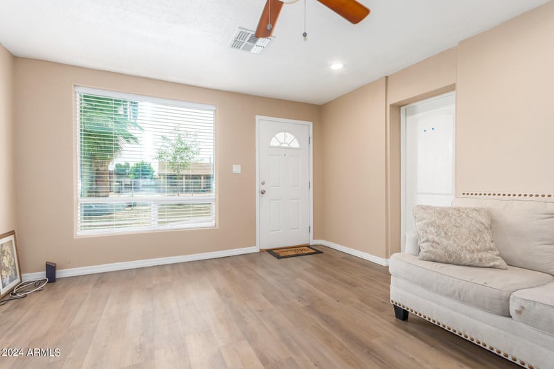 6738 N 54th Dr, Glendale, AZ 85301