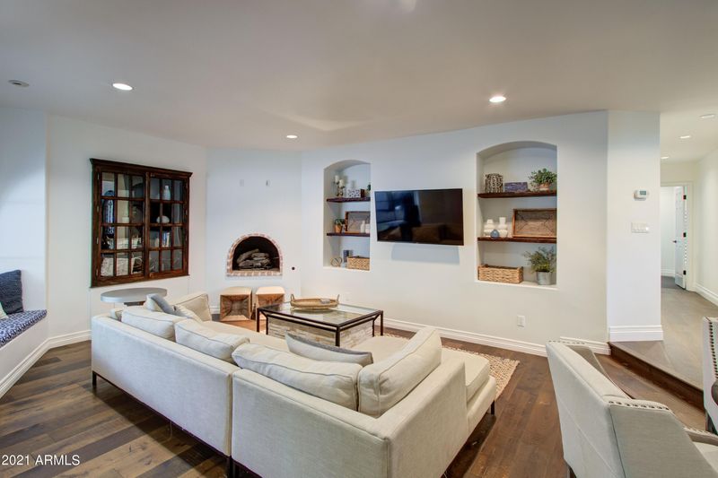 6738 N Central Ave, Phoenix, AZ 85012