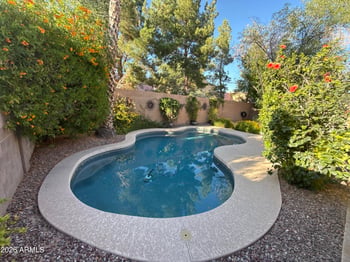 6738 Wahalla Ln, Glendale, AZ 85308
