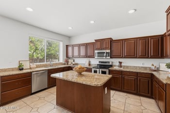 6738 W Wahalla Ln, Glendale, AZ 85308