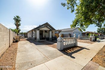 6739 N 61st Ave, Glendale, AZ 85301