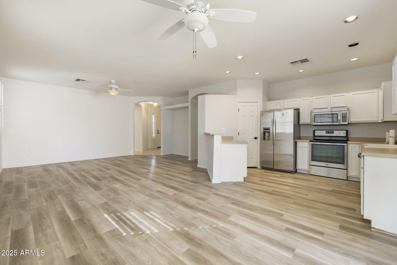6742 Regina St, Mesa, AZ 85215