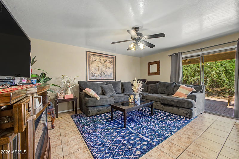 6747 N 75th Dr, Glendale, AZ 85303