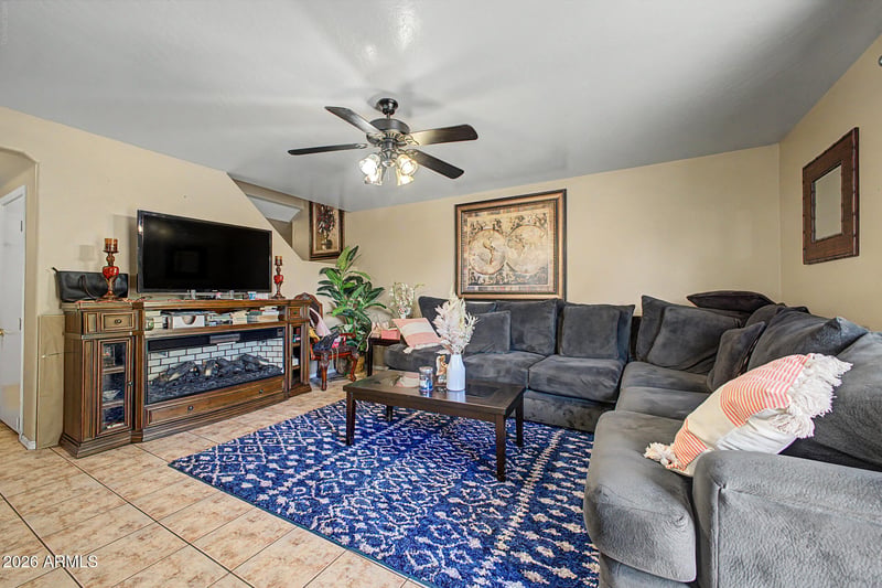 6747 N 75th Dr, Glendale, AZ 85303
