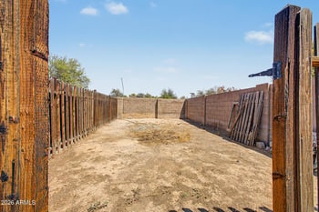 6747 N 75th Dr, Glendale, AZ 85303