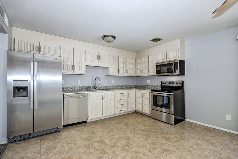 6747 W Cypress St, Phoenix, AZ 85035