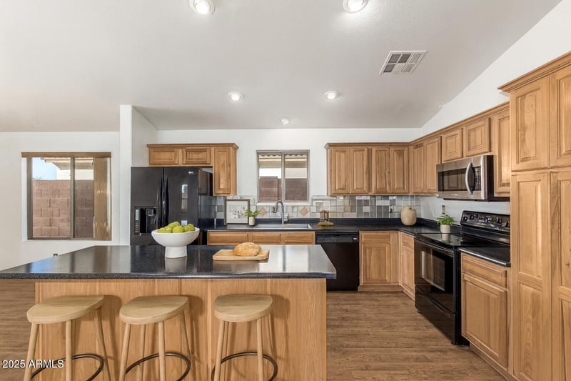 6748 Desert Ln, Laveen, AZ 85339