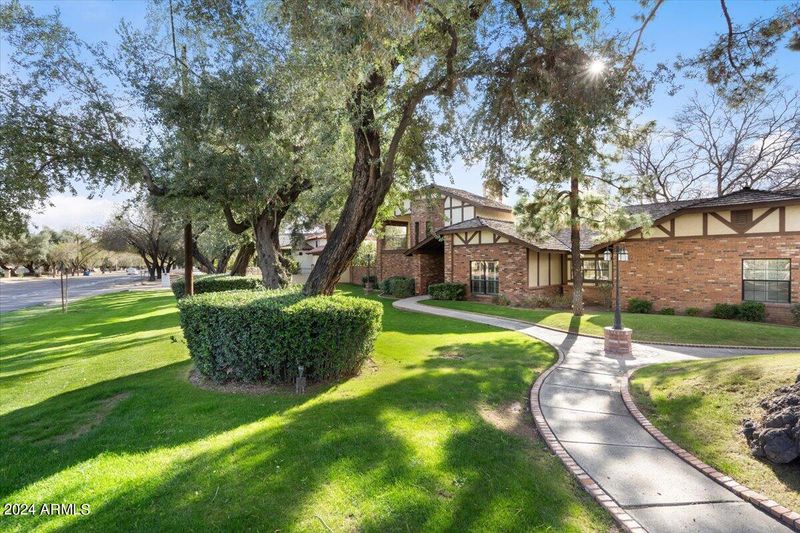 6748 N Central Ave, Phoenix, AZ 85012