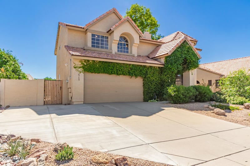 6749 Oraibi Dr, Glendale, AZ 85308