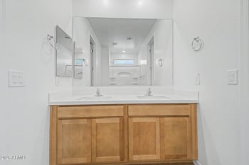 675 Riparian Dr, San Tan Valley, AZ 85140