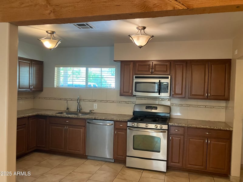 6750 11th Pl, Phoenix, AZ 85014