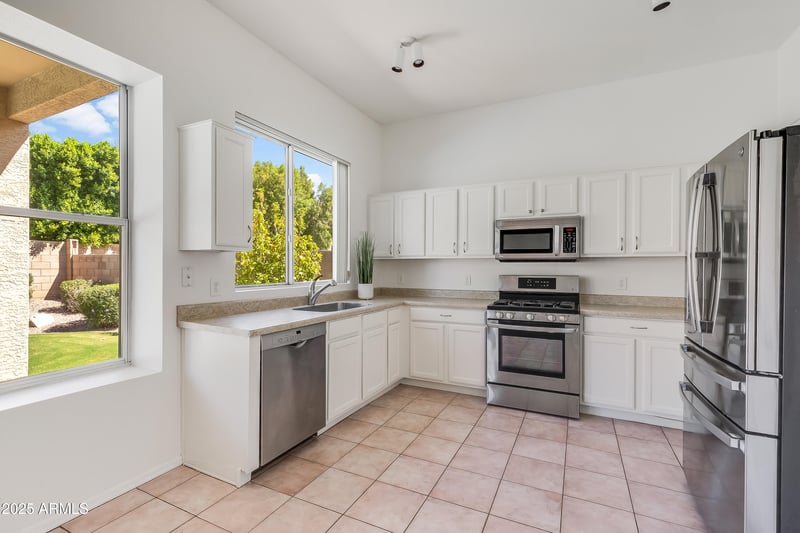 6750 Behrend Dr, Glendale, AZ 85308