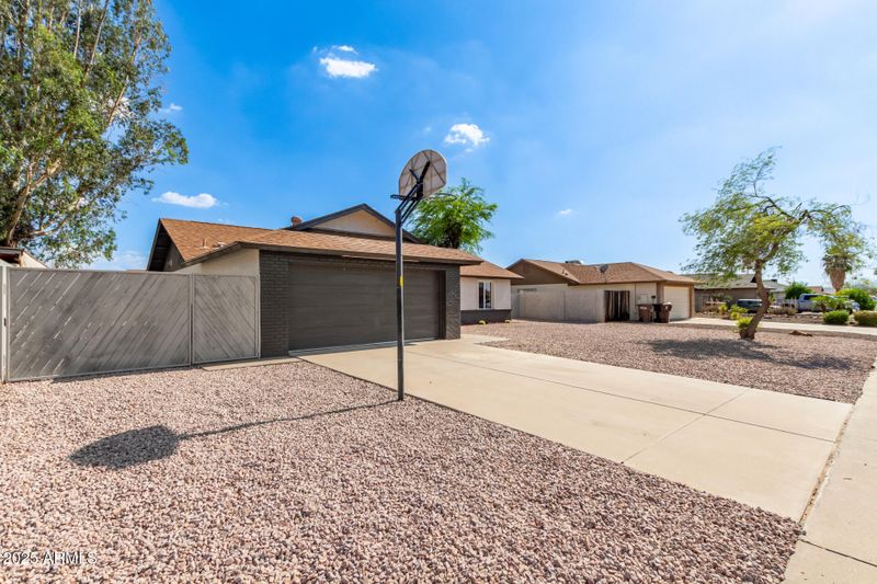 6751 W Cameron Dr, Peoria, AZ 85345