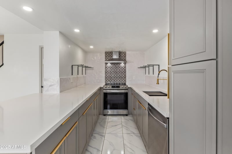 6756 Devonshire Ave, Phoenix, AZ 85033