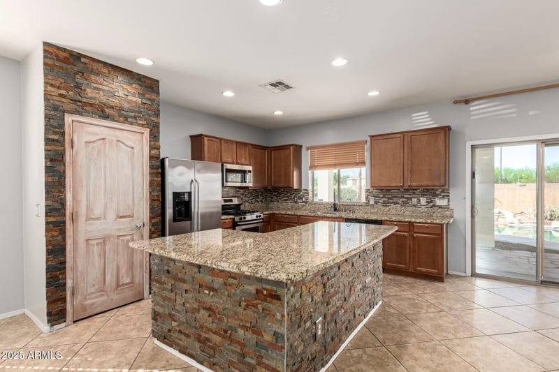 6756 Seton Ave, Gilbert, AZ 85298