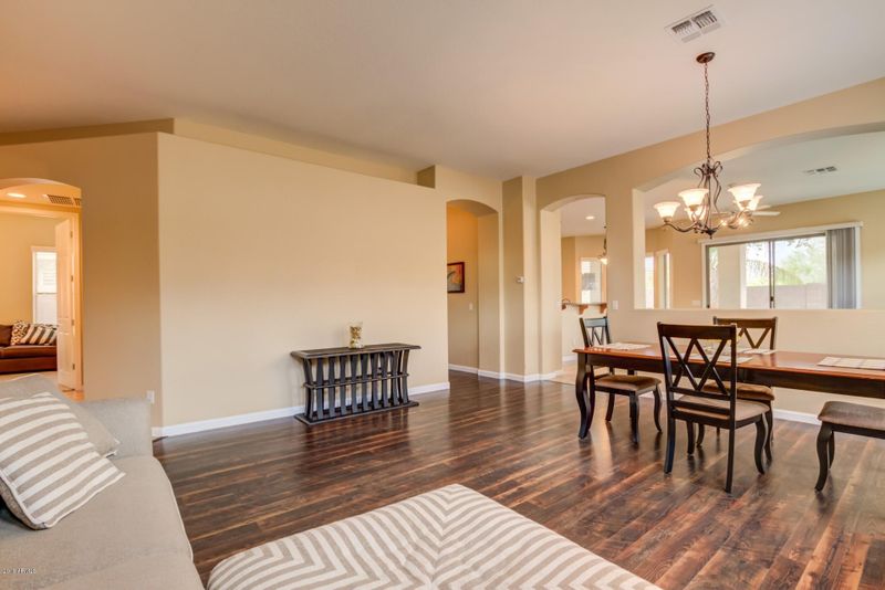 6764 S Pinehurst Dr, Gilbert, AZ 85298