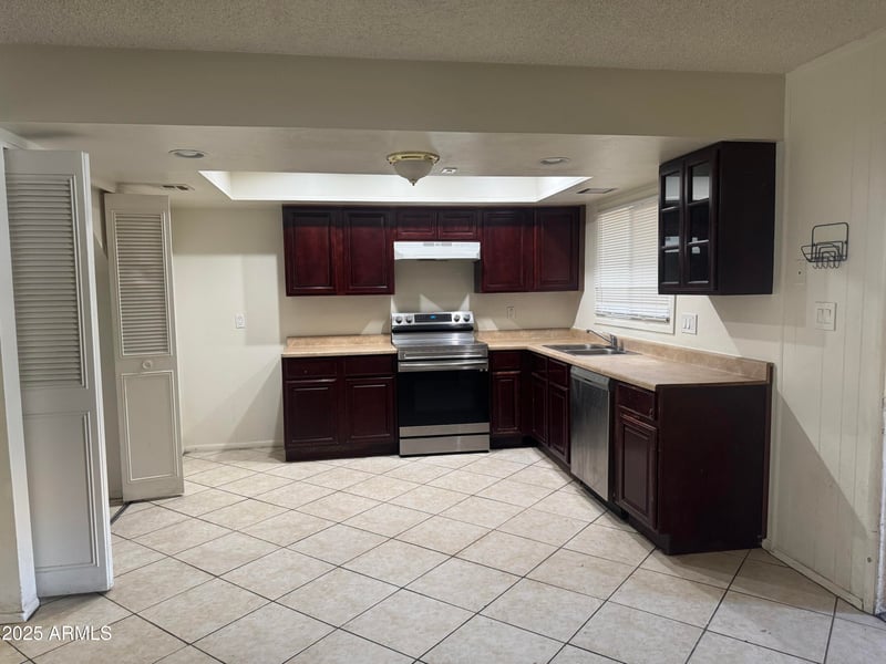 6765 44th Ave, Glendale, AZ 85301