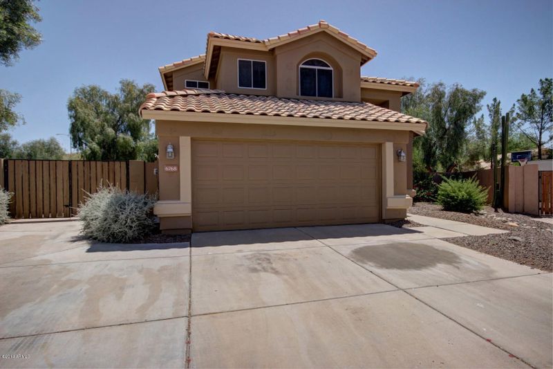 6768 W Louise Dr, Glendale, AZ 85310