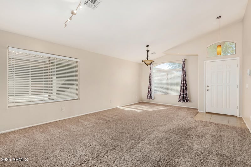 678 Leslie Ave, San Tan Valley, AZ 85140