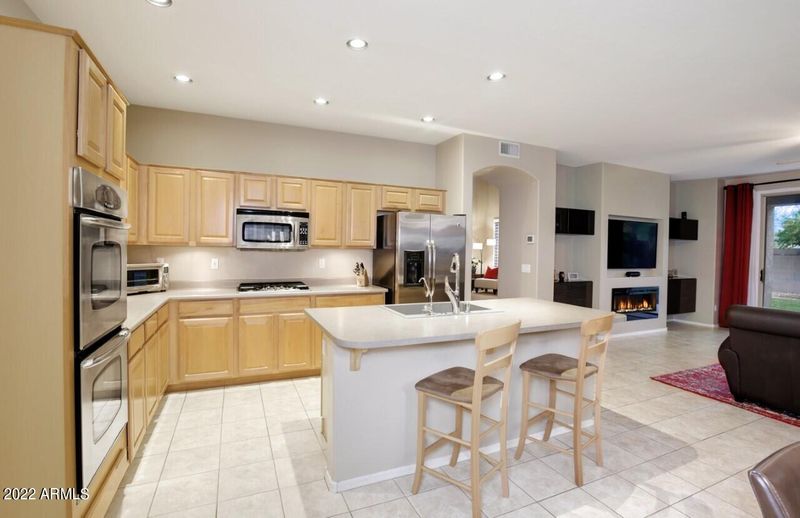 6781 W Angela Dr, Glendale, AZ 85308