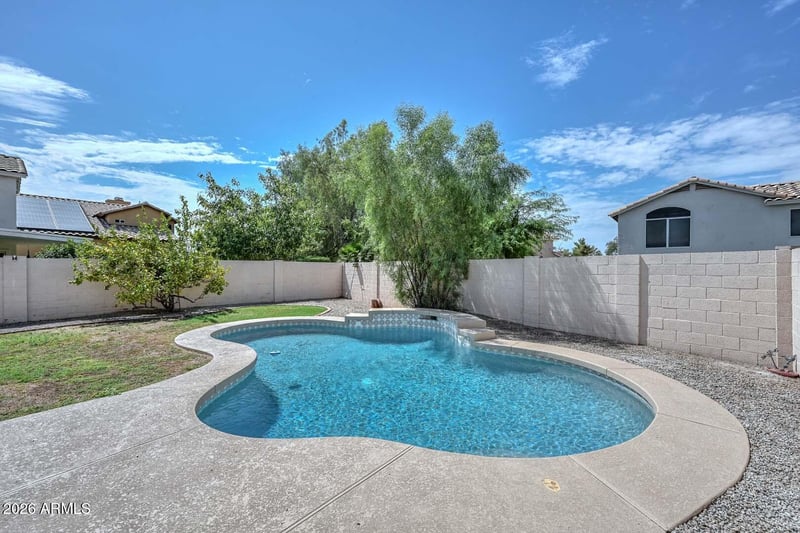 6781 W Louise Dr, Glendale, AZ 85310